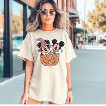 Load image into Gallery viewer, Mickey &amp; Minnie Hallowen Tee
